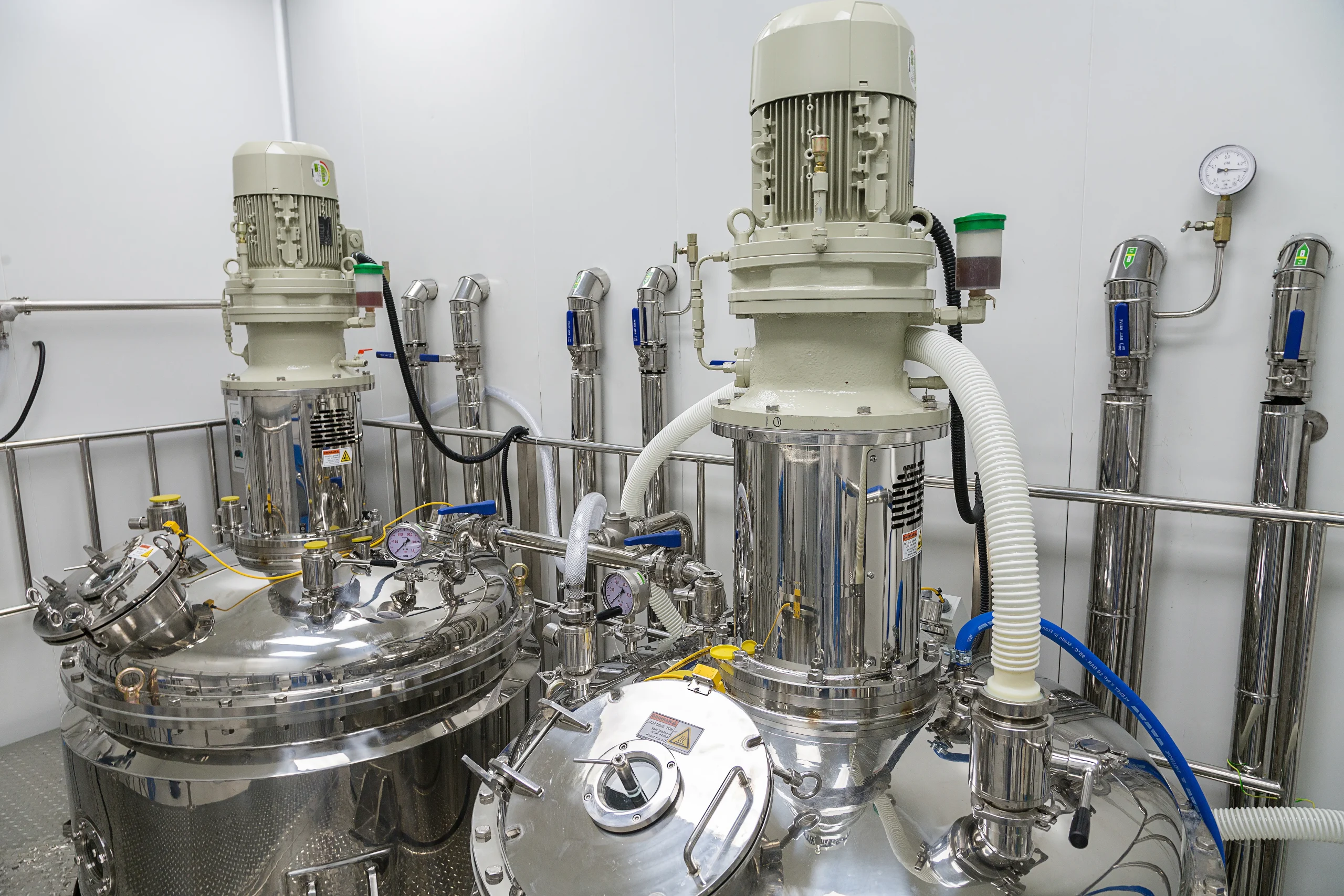 plant-picture-clean-room-equipment-stainless-steel-machines_11zon
